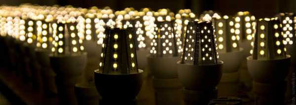 При включении люстра мигает